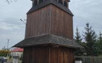 Dzwonnica przy kościele