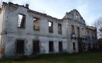 Ruiny pałacu we Włodowicach (XVII w)