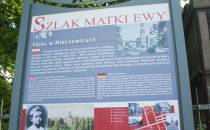 Tablica informacyjna ruin pałacu miechowickiego