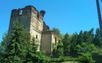ruiny kościoła w Ziemięcicach