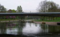 widok na most  i rzekę