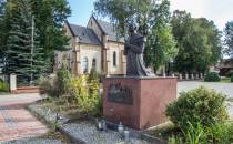 Pomnik zamordowanego przez Niemców Ks. Marcina Kędzierskiego, Jarocin, Mariusz Maryniak